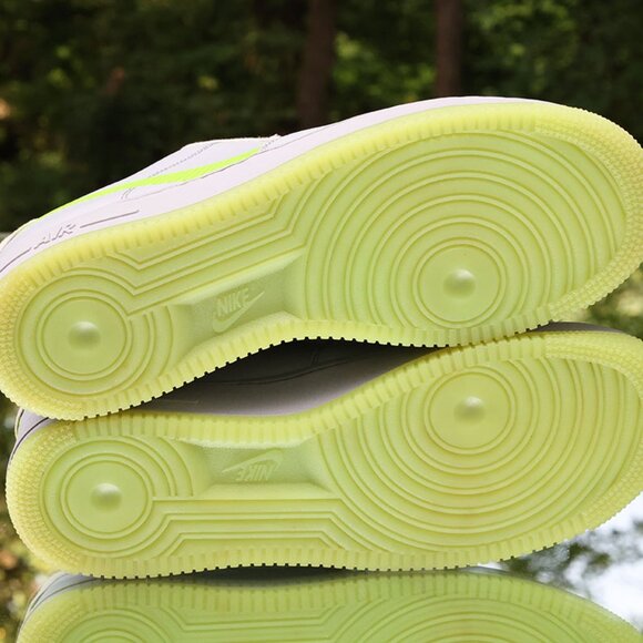 Nike Air Force 1 Low Volt Swoosh Men’s Size 10 - Picture 13 of 13